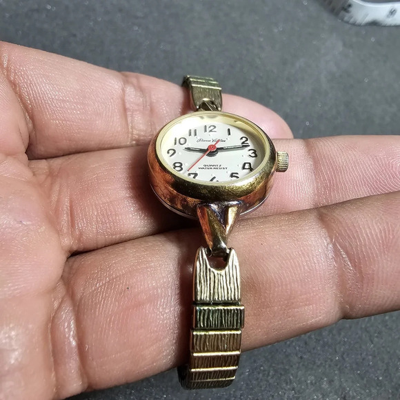 Pierre Vallee Ladies Quartz Fashion Watch WR Gold Tone Stretch Band Working show - Picture 2 of 10